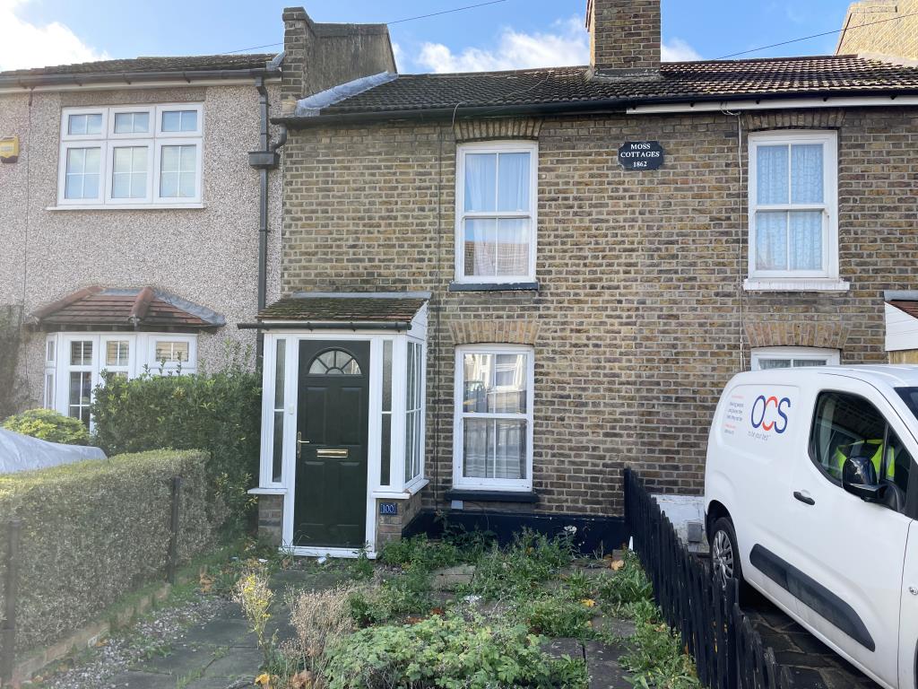 Lot: 73 - TERRACED PERIOD HOUSE FOR IMPROVEMENT - Outside image of front of property from street